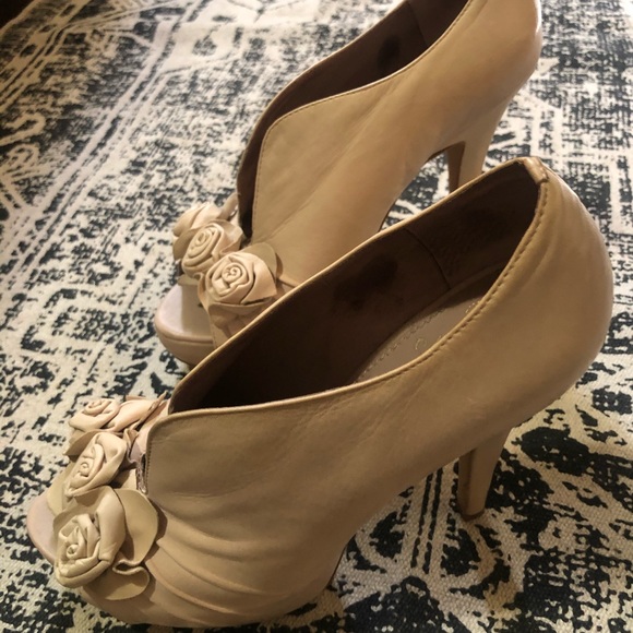 Shoes - Picture 2 of 3